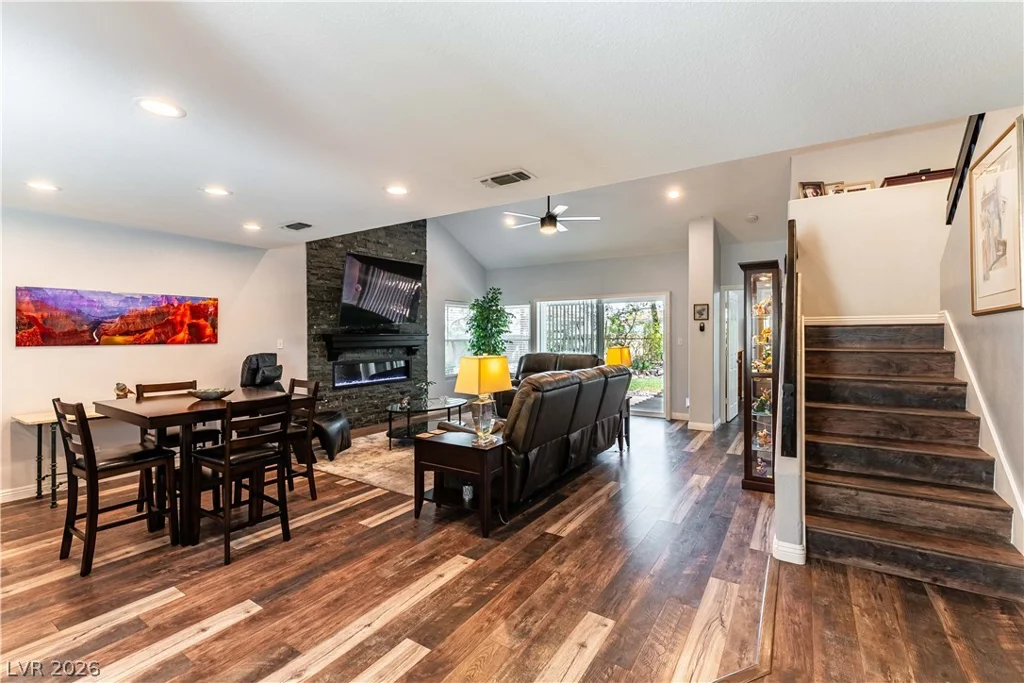 6956 Emerald Springs, Las Vegas, NV 89113
