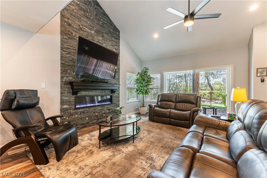 6956 Emerald Springs, Las Vegas, NV 89113