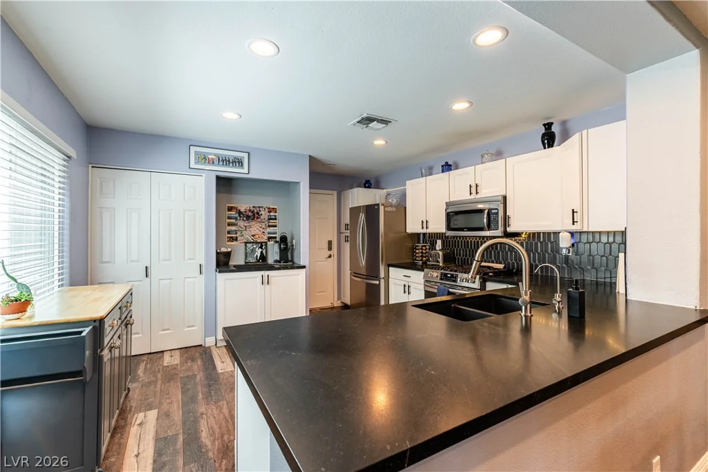 6956 Emerald Springs, Las Vegas, NV 89113