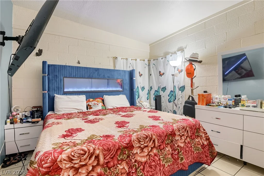2409 Maroney, Las Vegas, NV 89104