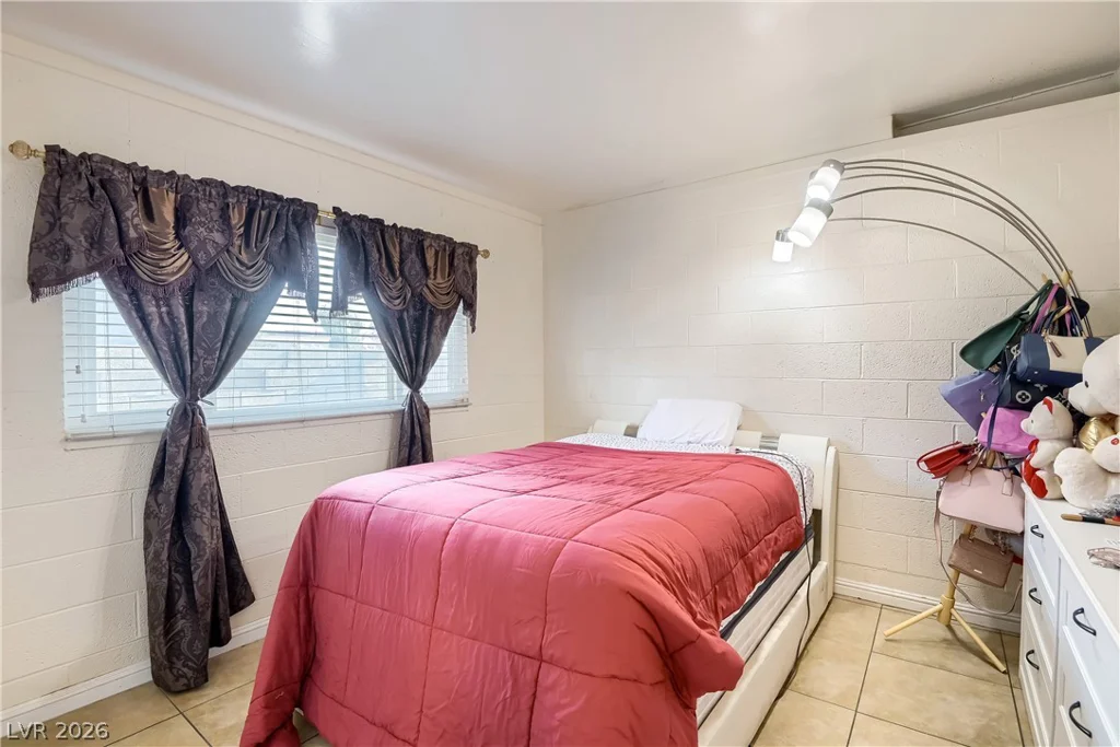 2409 Maroney, Las Vegas, NV 89104