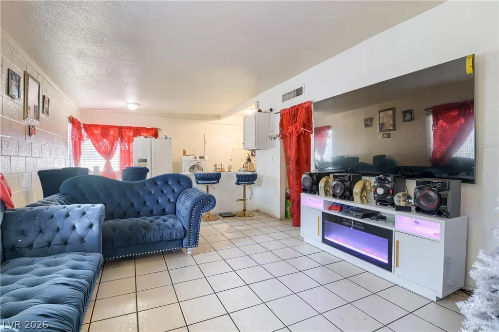 2409 Maroney, Las Vegas, NV 89104