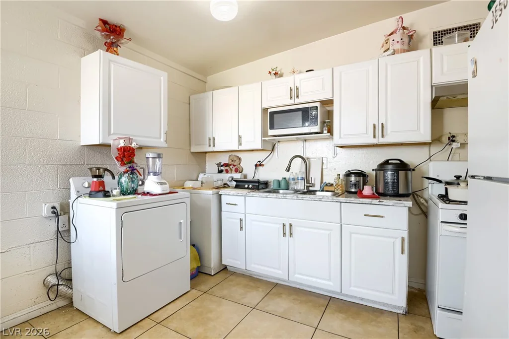 2409 Maroney, Las Vegas, NV 89104