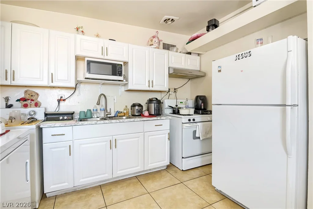 2409 Maroney, Las Vegas, NV 89104