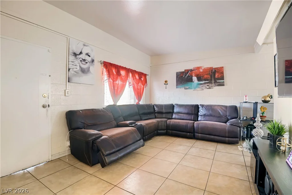 2409 Maroney, Las Vegas, NV 89104