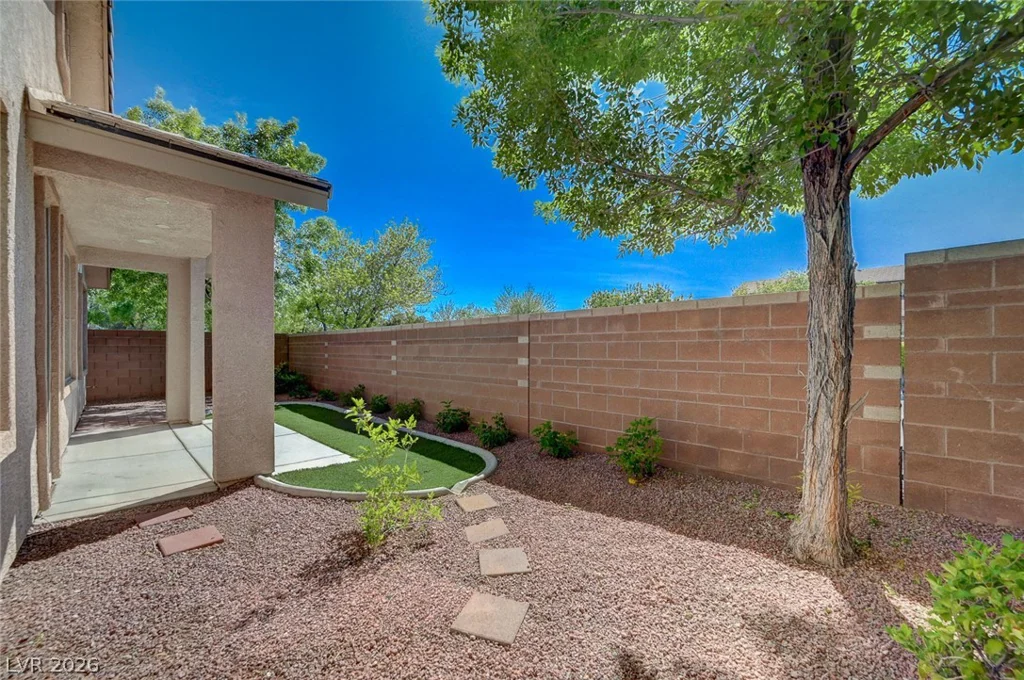 8045 Glacier Falls, North Las Vegas, NV 89085