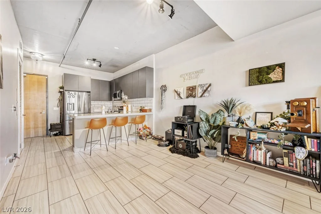 353 Bonneville, Las Vegas, NV 89101