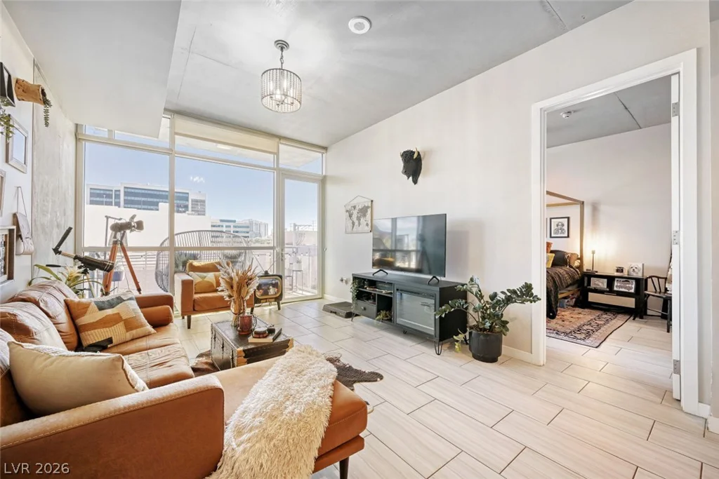 353 Bonneville, Las Vegas, NV 89101