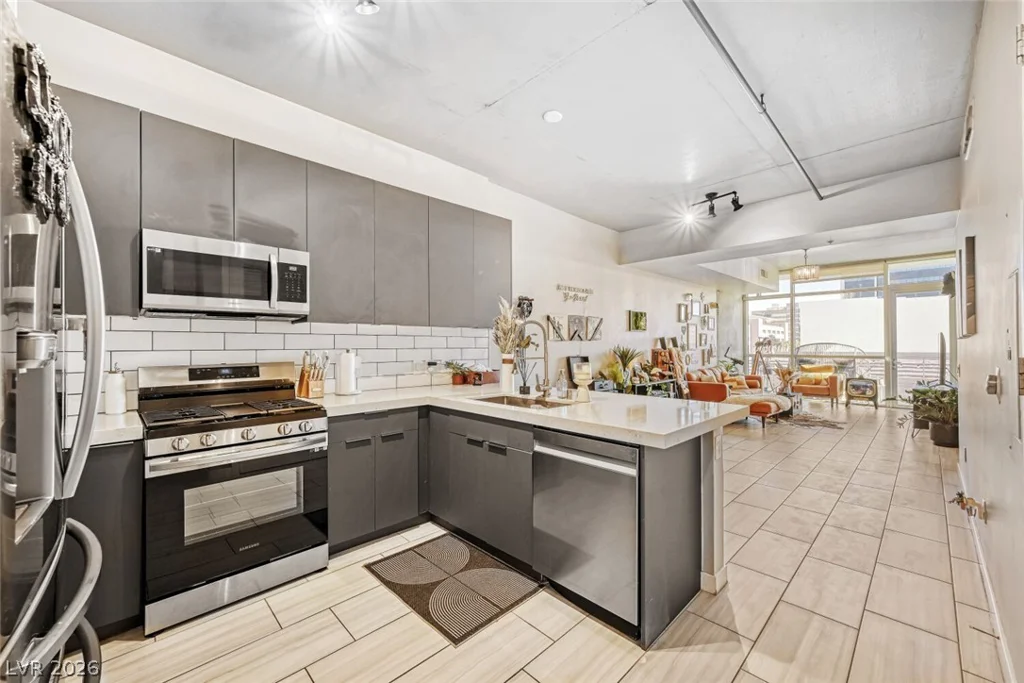 353 Bonneville, Las Vegas, NV 89101