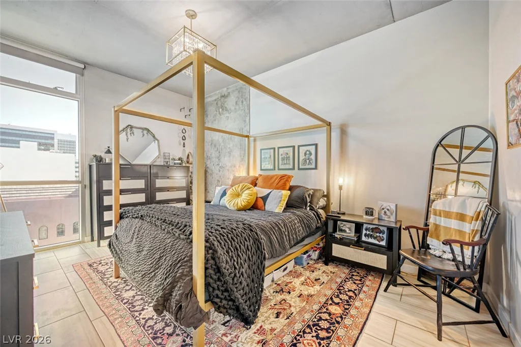 353 Bonneville, Las Vegas, NV 89101