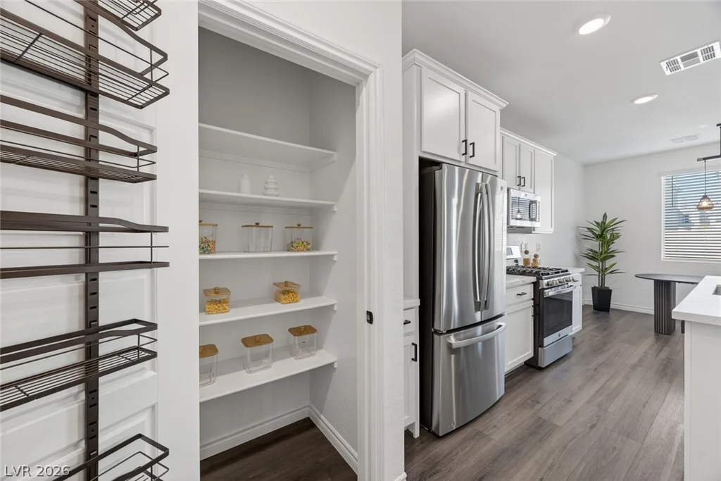 9934 Iron Creek, Las Vegas, NV 89178