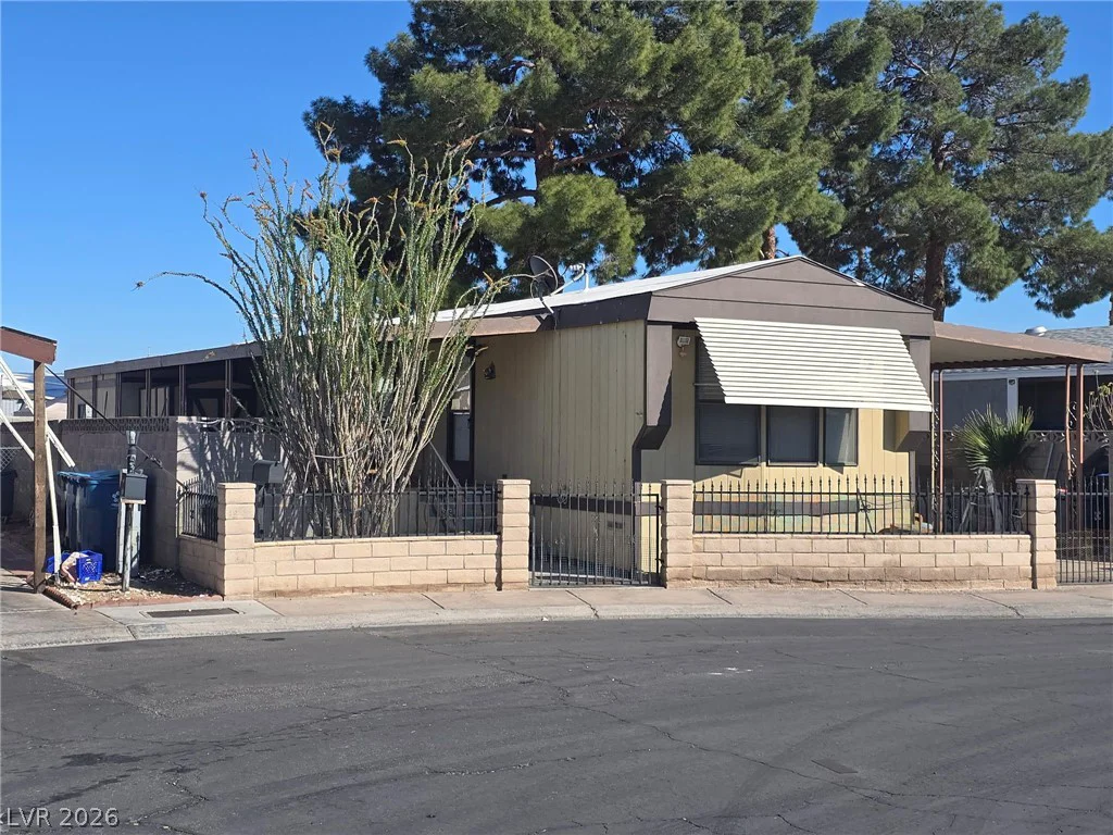 3304 Death Valley, Las Vegas, NV 89122