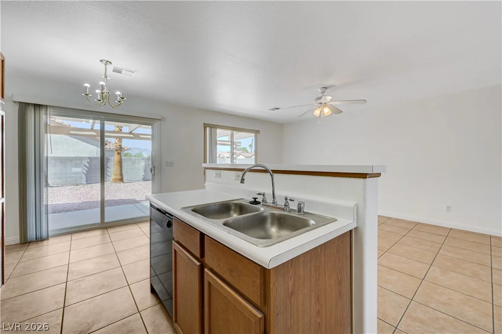 628 Tonin, North Las Vegas, NV 89031