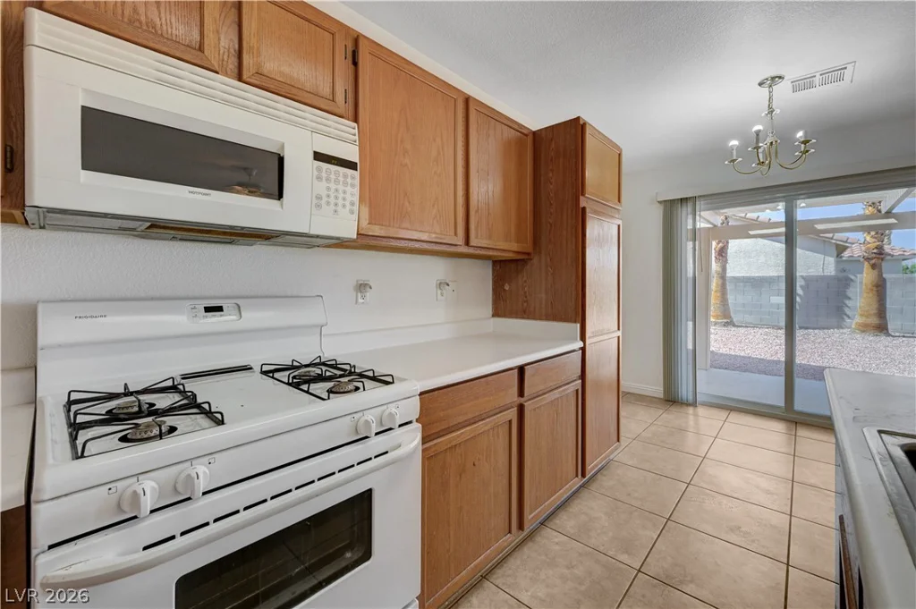 628 Tonin, North Las Vegas, NV 89031