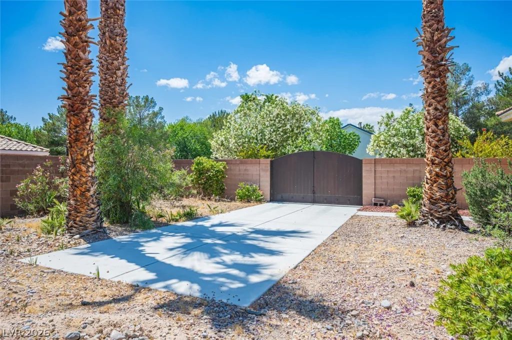 7000 Longley, Las Vegas, NV 89131
