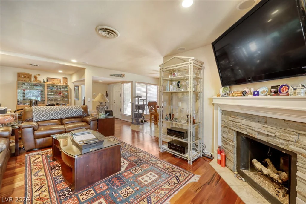 2965 Bel Air, Las Vegas, NV 89109