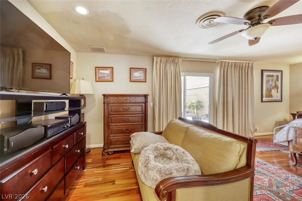 2965 Bel Air, Las Vegas, NV 89109