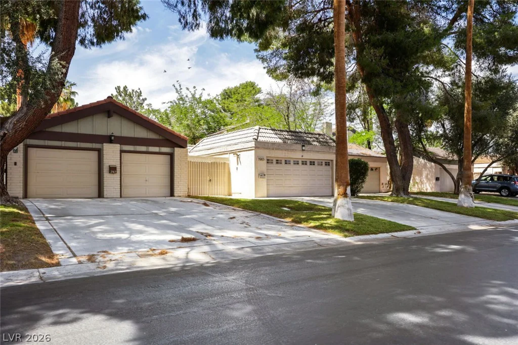 2965 Bel Air, Las Vegas, NV 89109