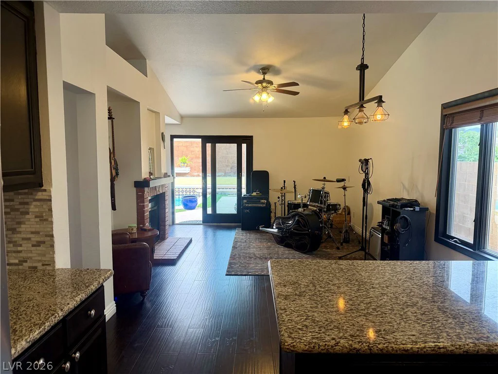 4861 Torrence, Las Vegas, NV 89103