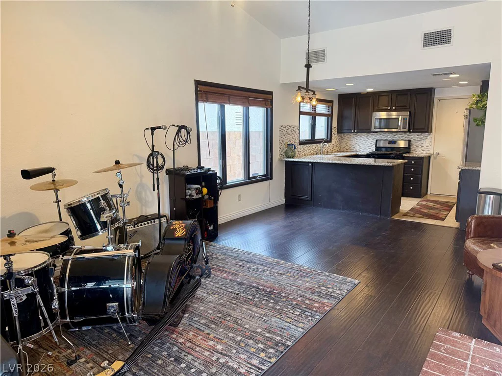 4861 Torrence, Las Vegas, NV 89103