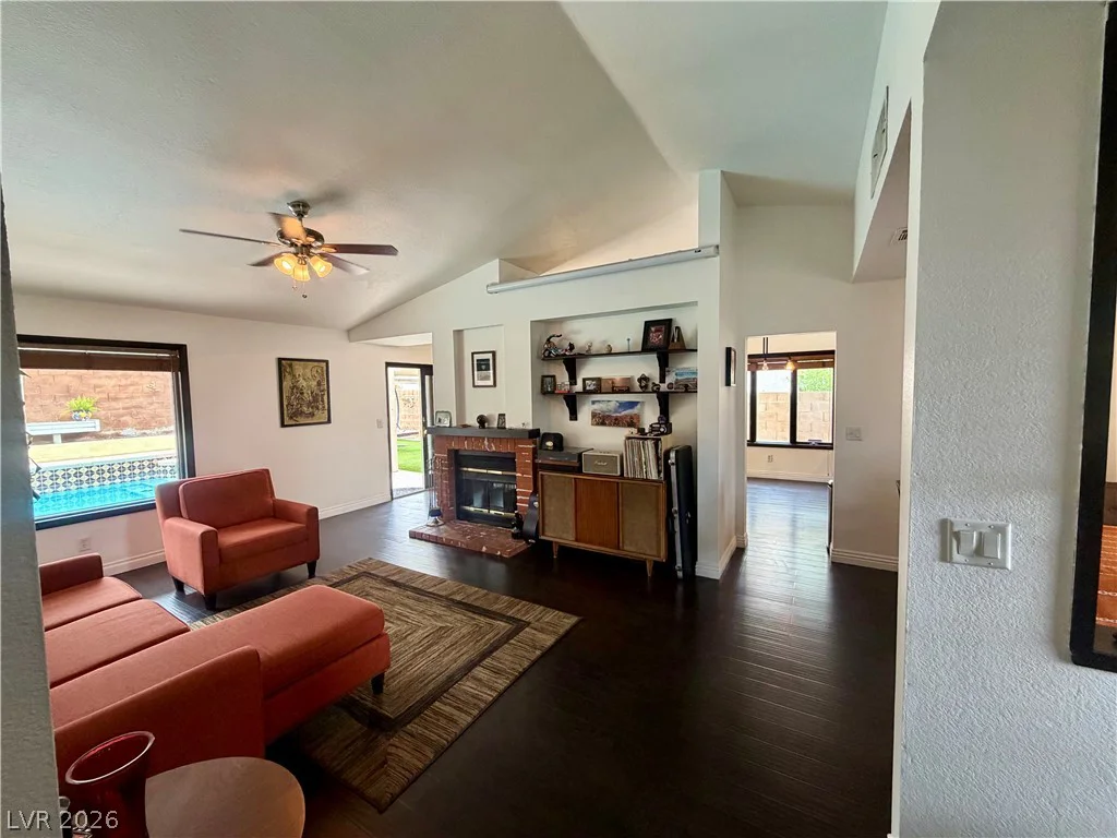4861 Torrence, Las Vegas, NV 89103