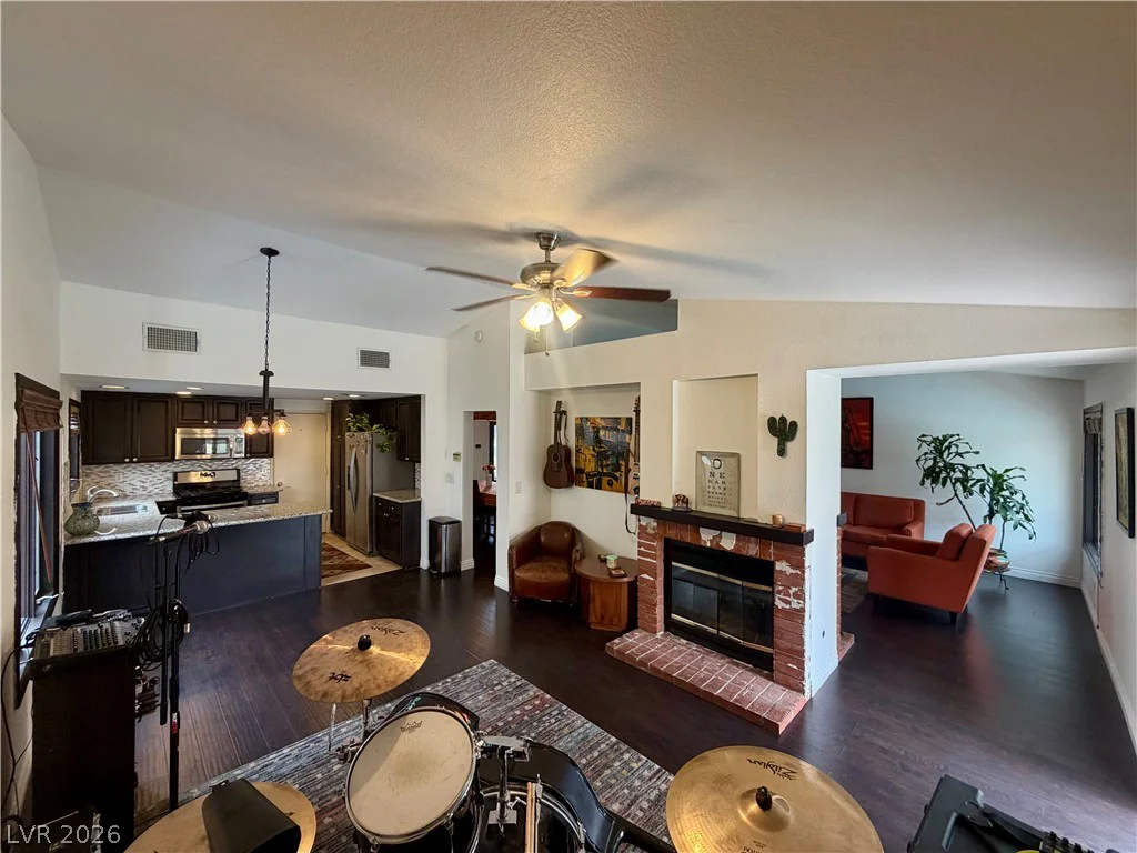 4861 Torrence, Las Vegas, NV 89103