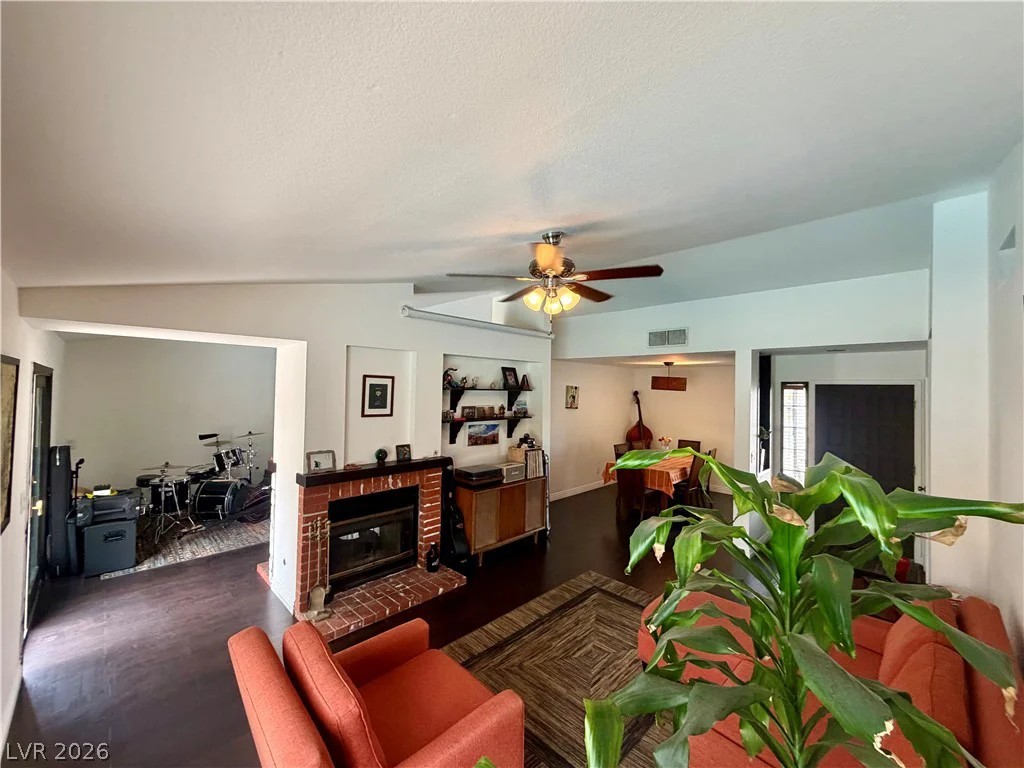 4861 Torrence, Las Vegas, NV 89103