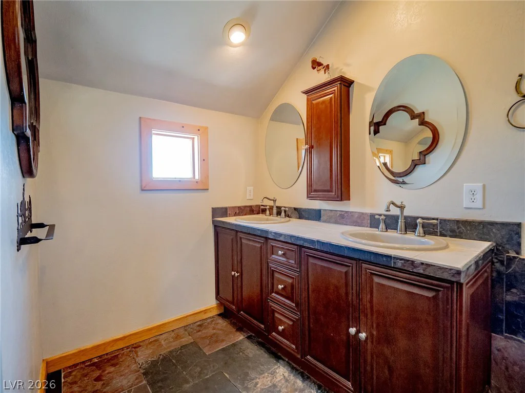 123 Sir Turner, Las Vegas, NV 89124