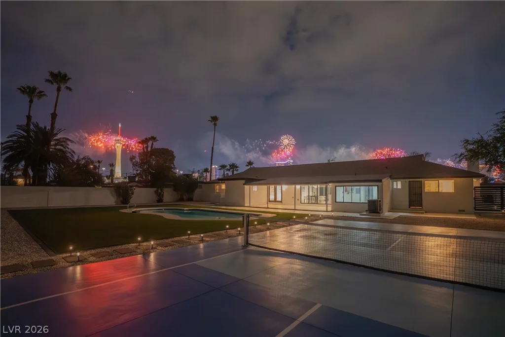 2106 Oakey, Las Vegas, NV 89102