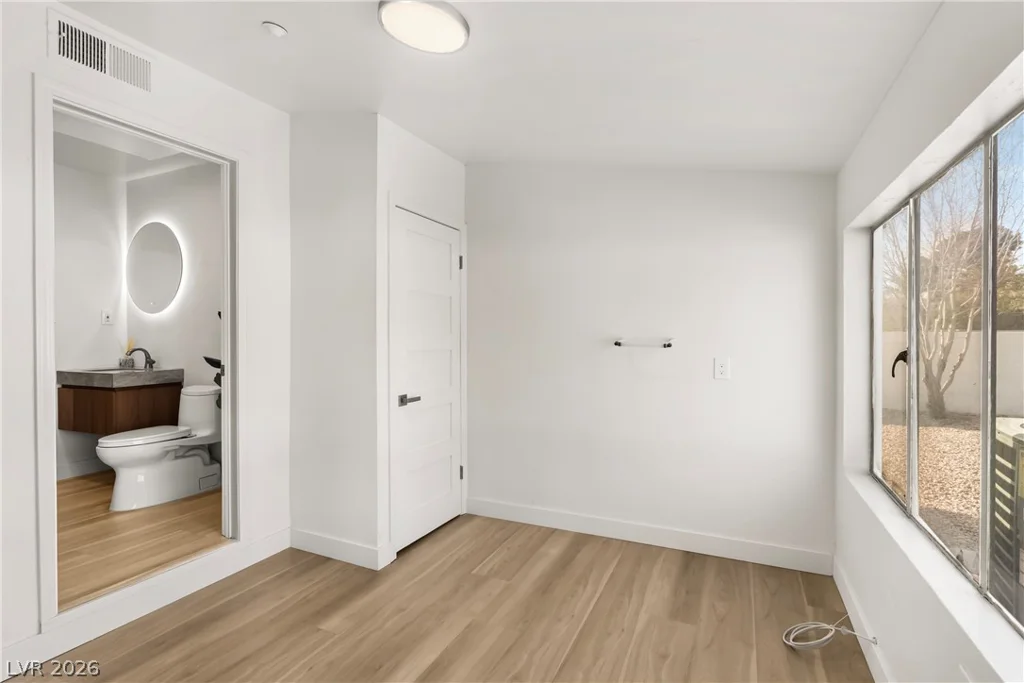 2106 Oakey, Las Vegas, NV 89102
