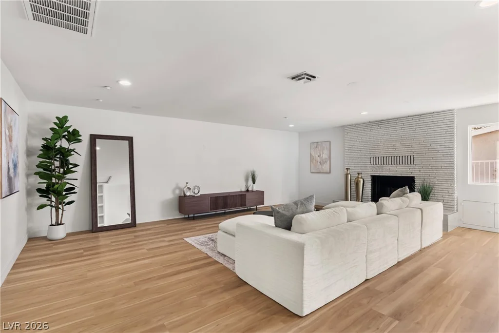 2106 Oakey, Las Vegas, NV 89102
