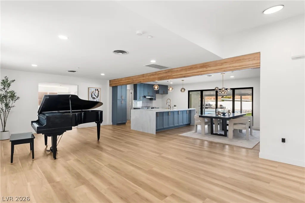 2106 Oakey, Las Vegas, NV 89102