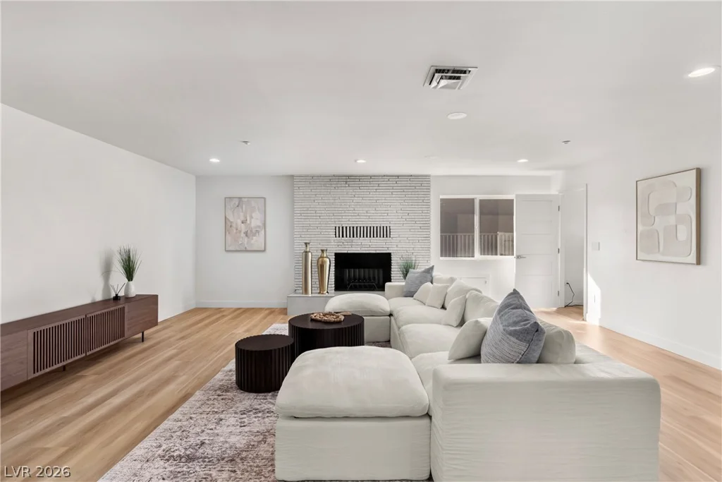 2106 Oakey, Las Vegas, NV 89102