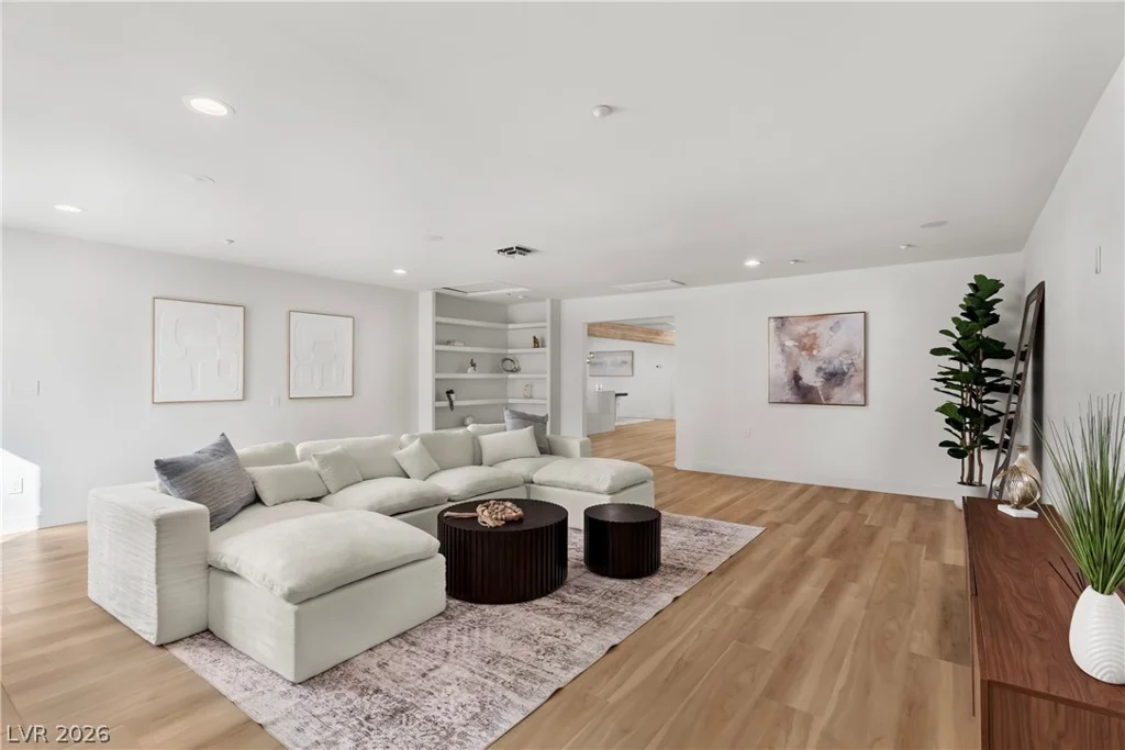 2106 Oakey, Las Vegas, NV 89102