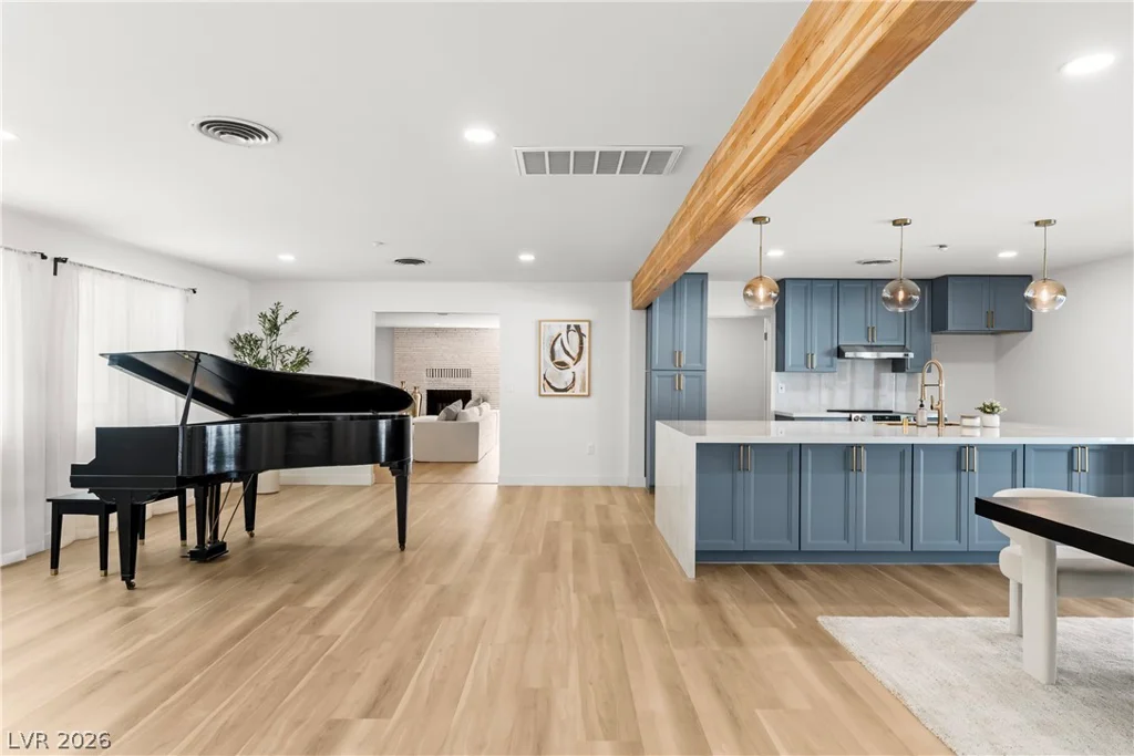 2106 Oakey, Las Vegas, NV 89102