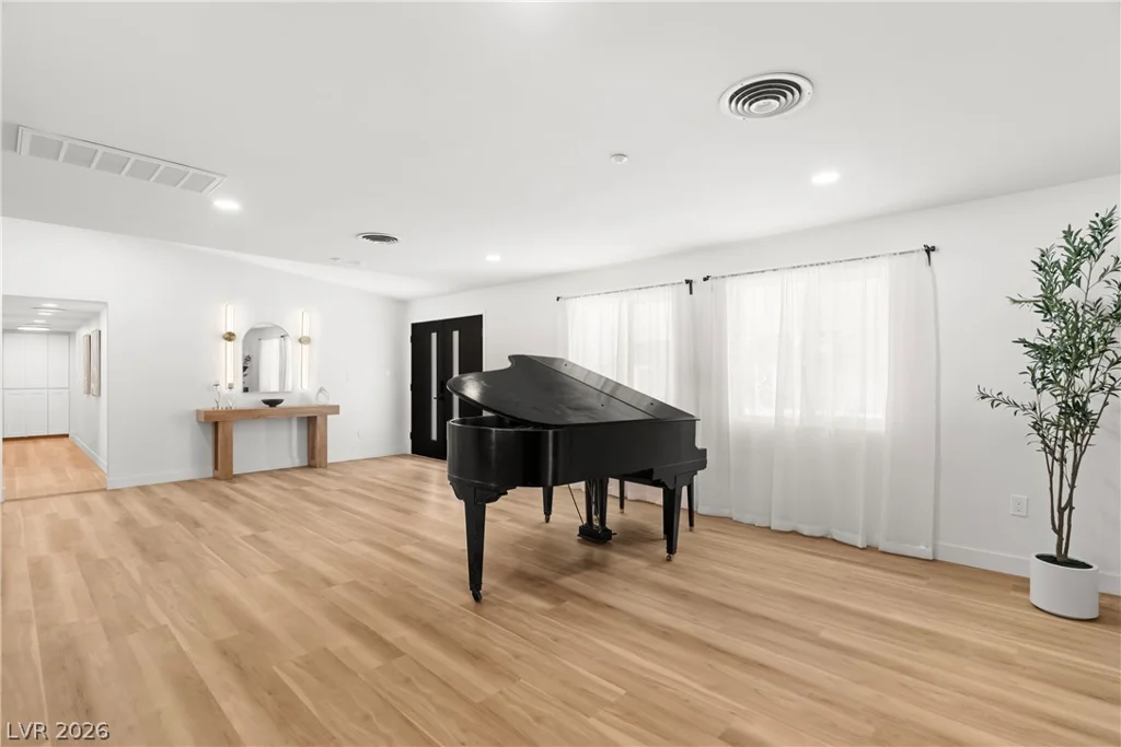 2106 Oakey, Las Vegas, NV 89102