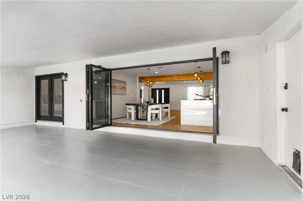 2106 Oakey, Las Vegas, NV 89102