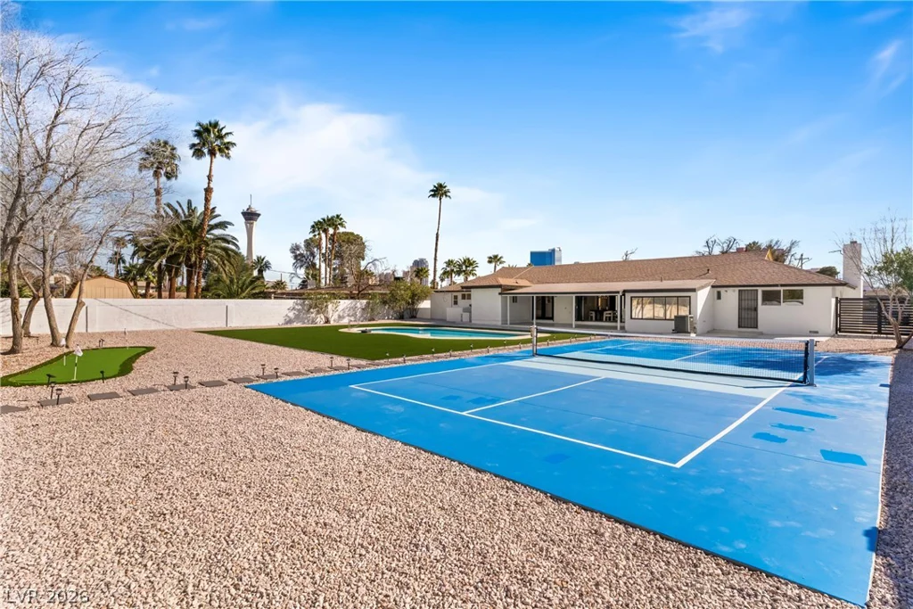 2106 Oakey, Las Vegas, NV 89102
