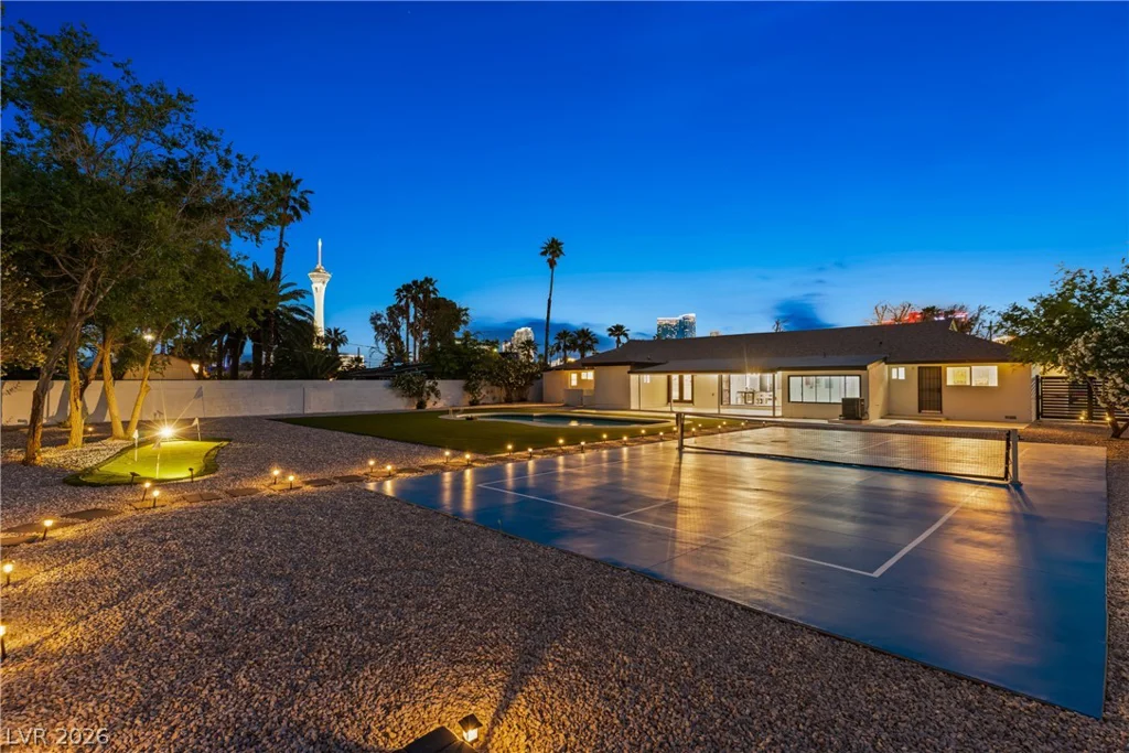 2106 Oakey, Las Vegas, NV 89102
