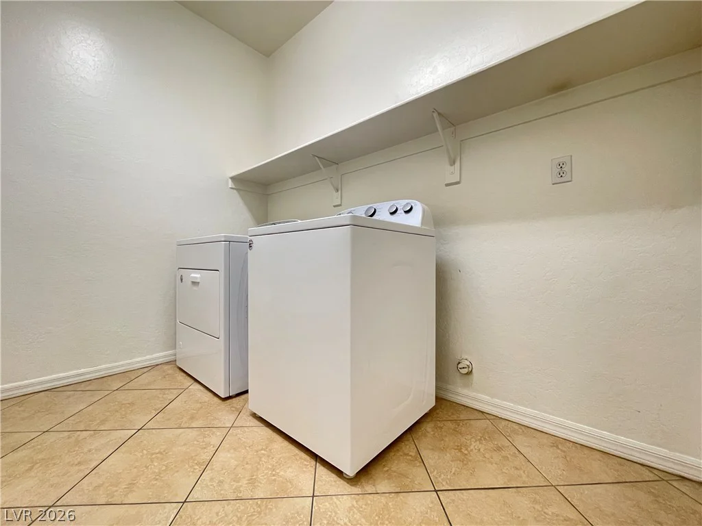3986 Tanning, Las Vegas, NV 89122
