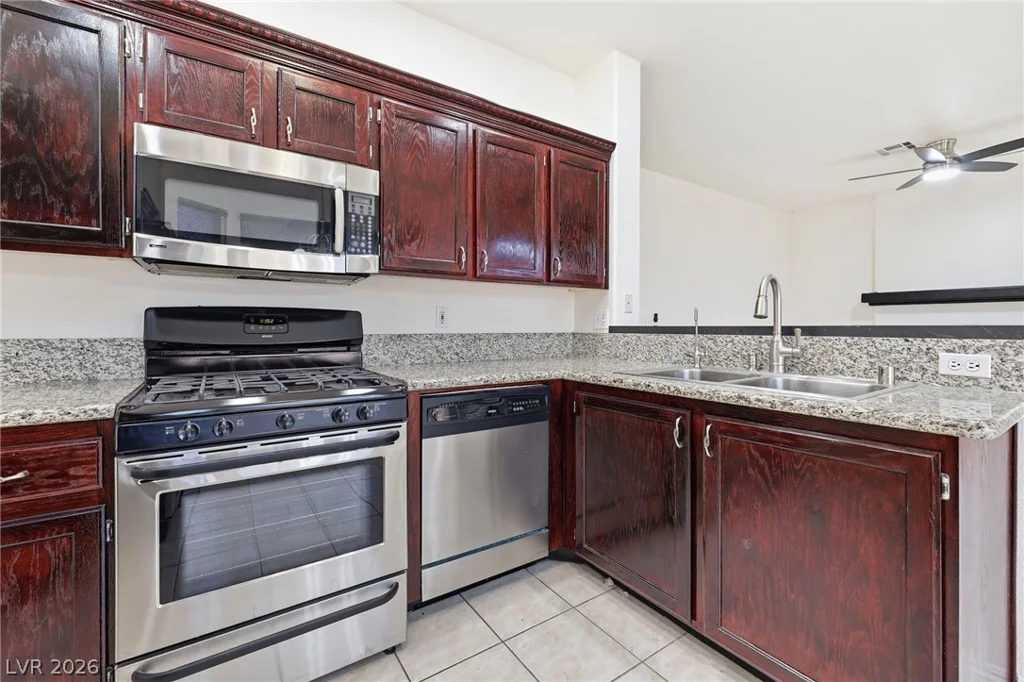 2421 Bloomington, Las Vegas, NV 89134