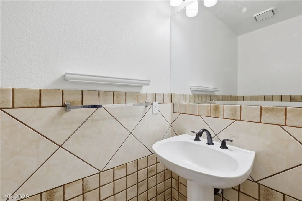 2421 Bloomington, Las Vegas, NV 89134