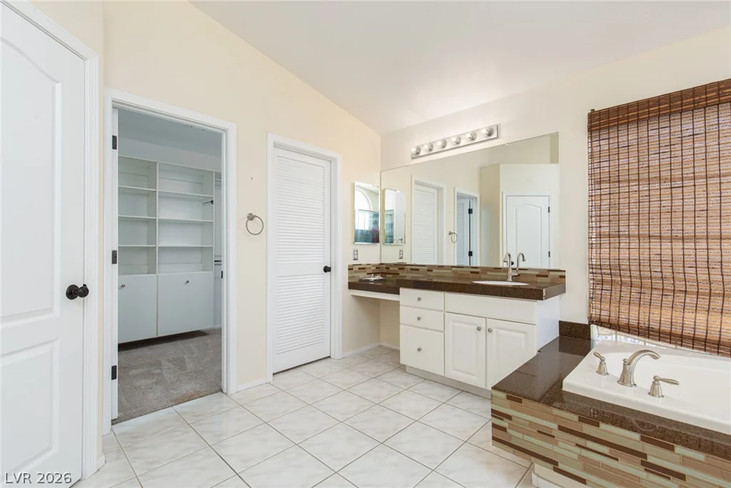 8528 Estrelita, Las Vegas, NV 89128