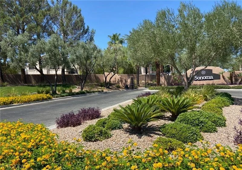 8528 Estrelita, Las Vegas, NV 89128