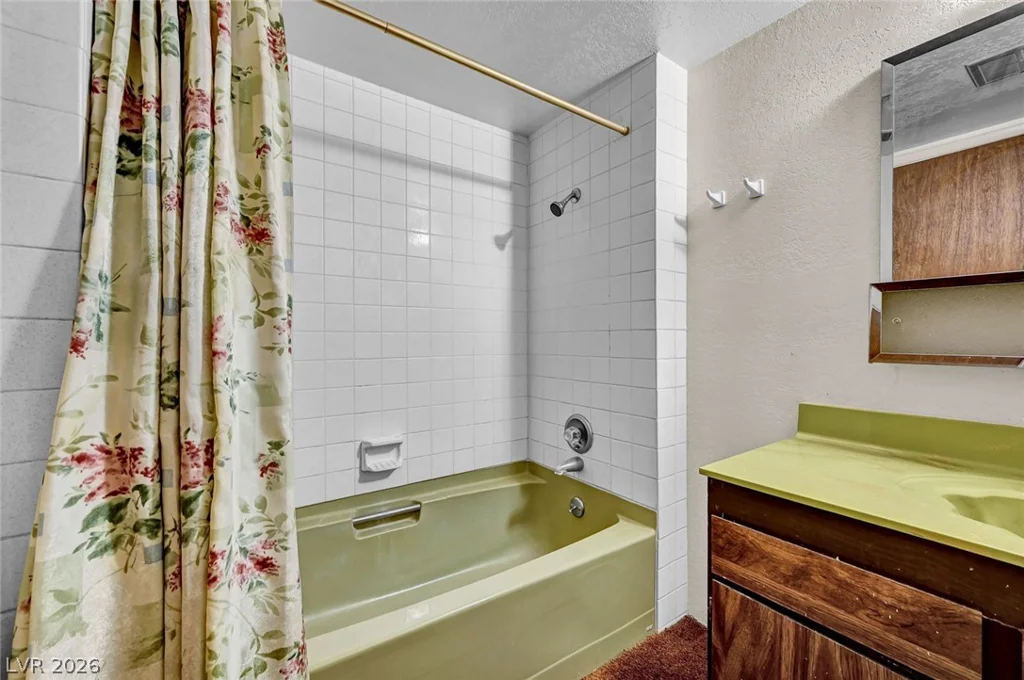 340 Phyllis, Las Vegas, NV 89110