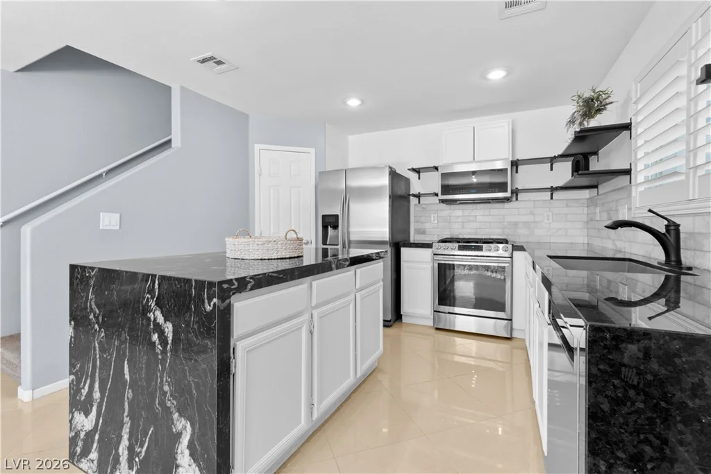 573 Shewsbury, Las Vegas, NV 89178