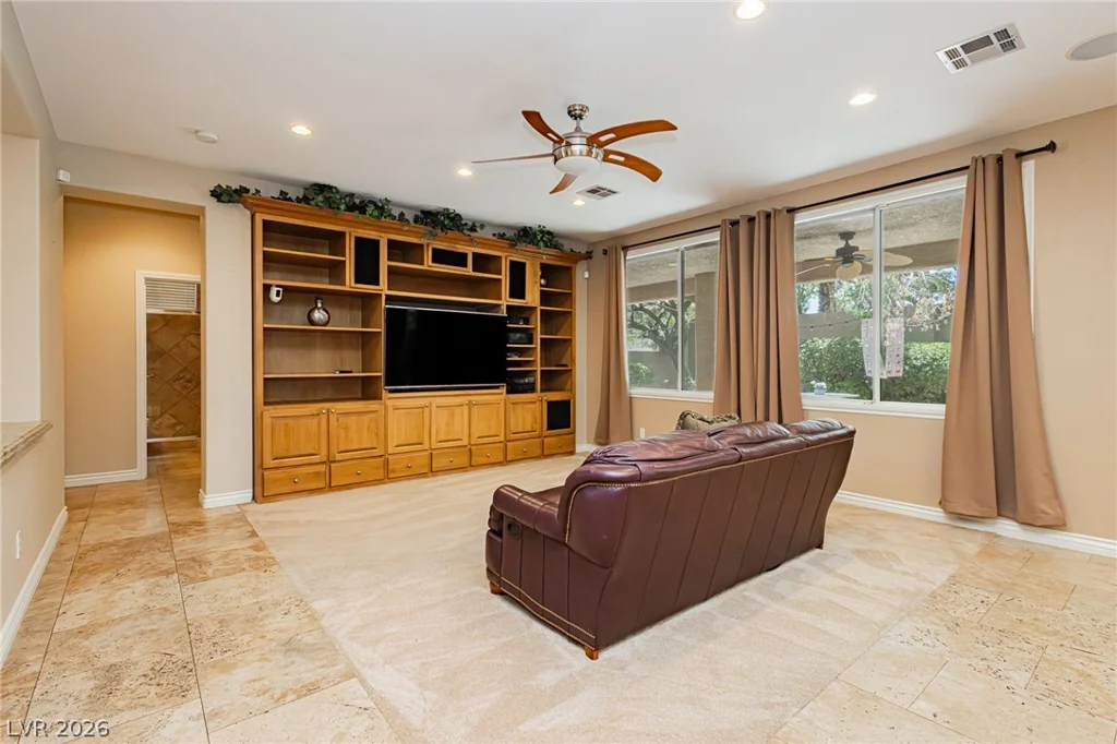 7427 Tomahawk Bend, Las Vegas, NV 89113