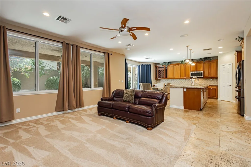 7427 Tomahawk Bend, Las Vegas, NV 89113