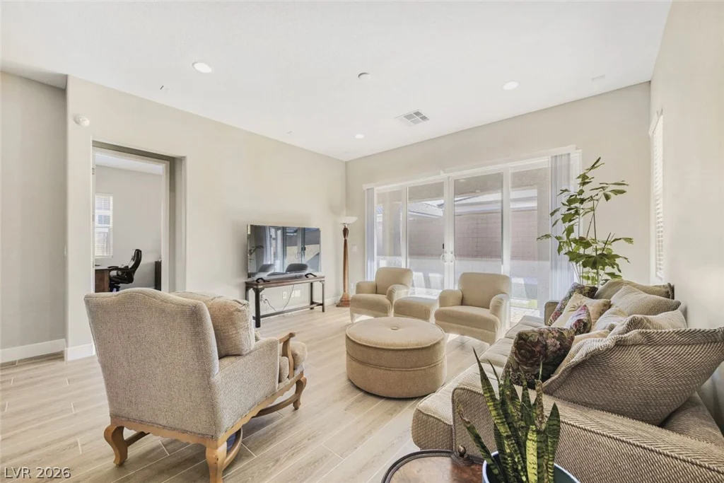 3877 Haleh, Las Vegas, NV 89141