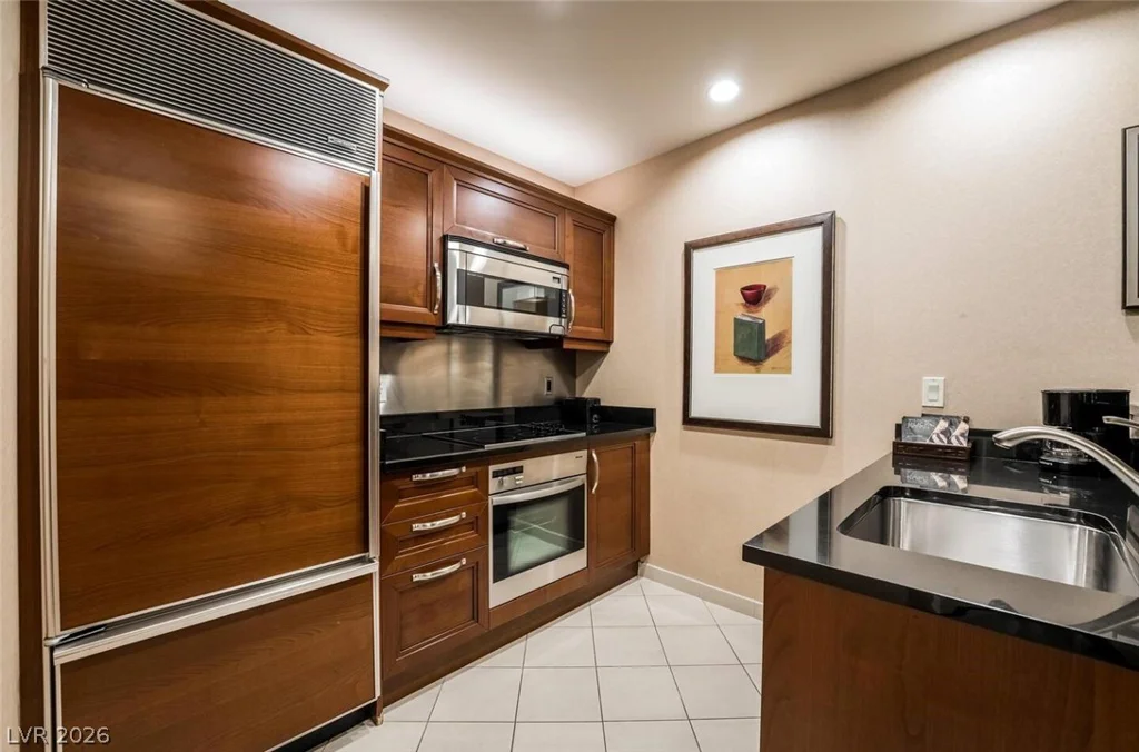 135 Harmon, Las Vegas, NV 89109